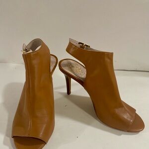 NWOT Vince Camuto Tan Peep-Toe Heels, 6.5